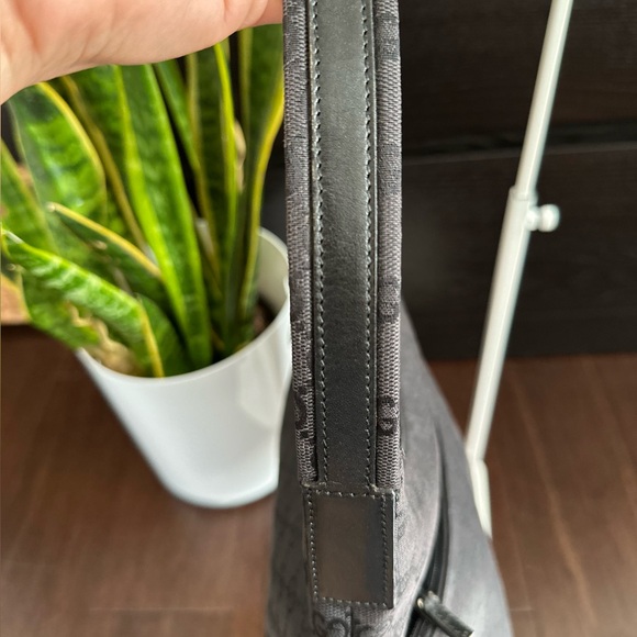 βSOLDβ Authentic Gucci Canvass Shoulder Bag - Picture 13 of 16